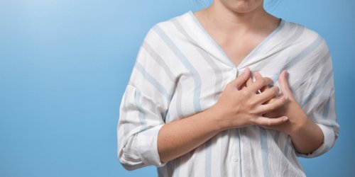 Douleurs à la poitrine lors de la respiration : les causes
